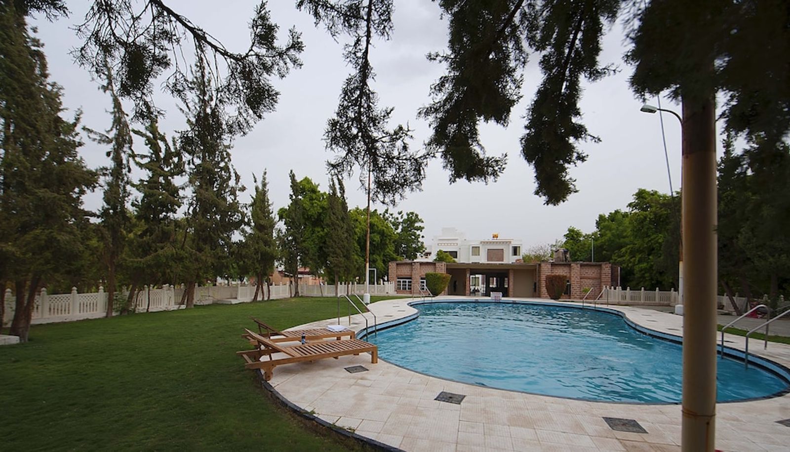 Piscina - Lariya Resort