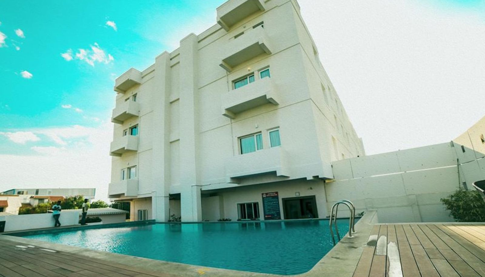 Basen - Poppys Hotel