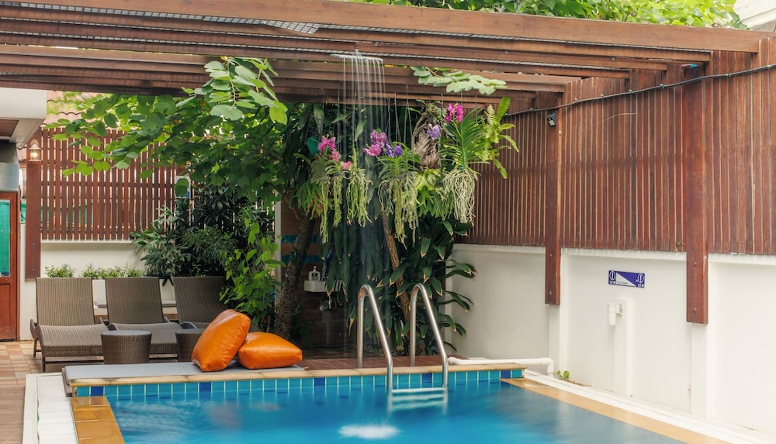 Pool - Rendezvous Classic House