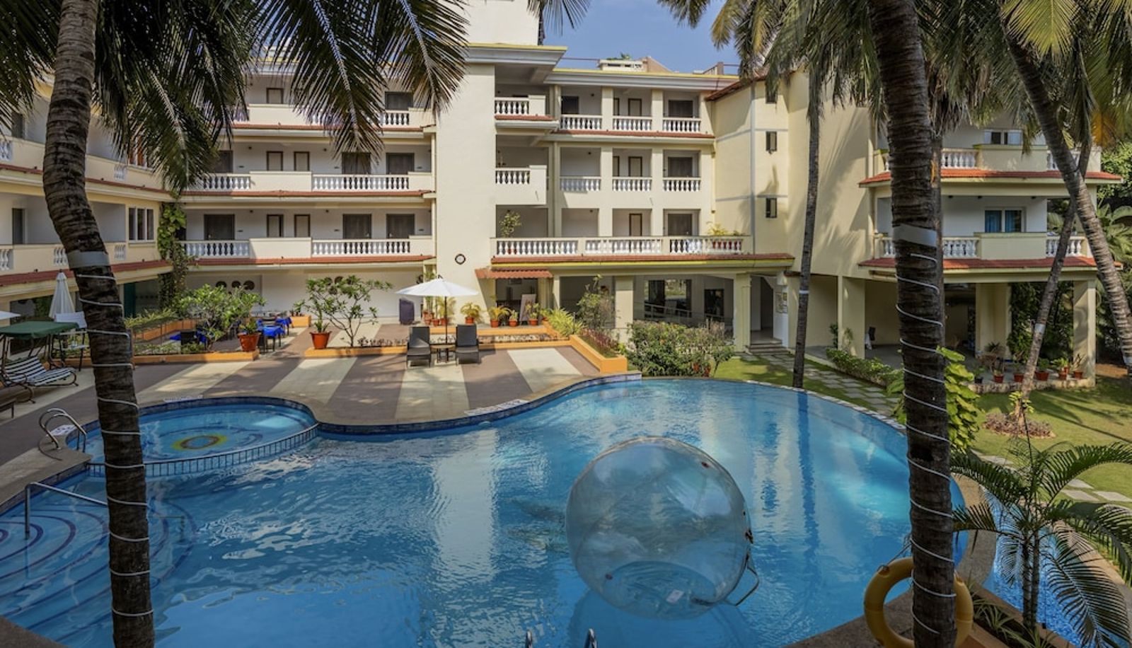 Piscina - Sterling Goa Varca