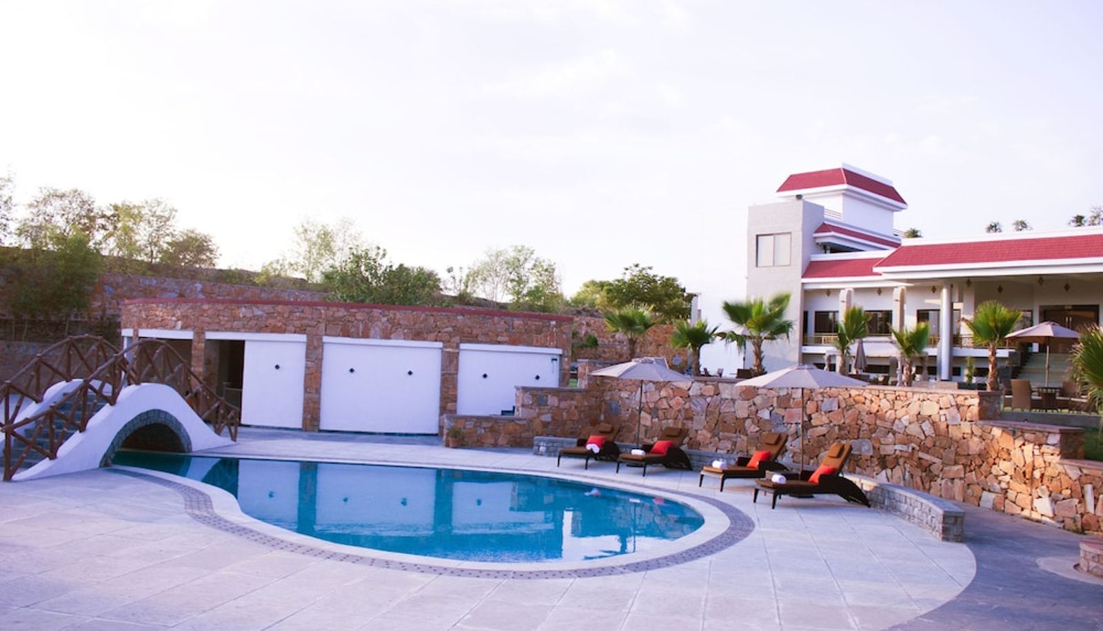 Piscina - Riverarch Greenfields Resorts