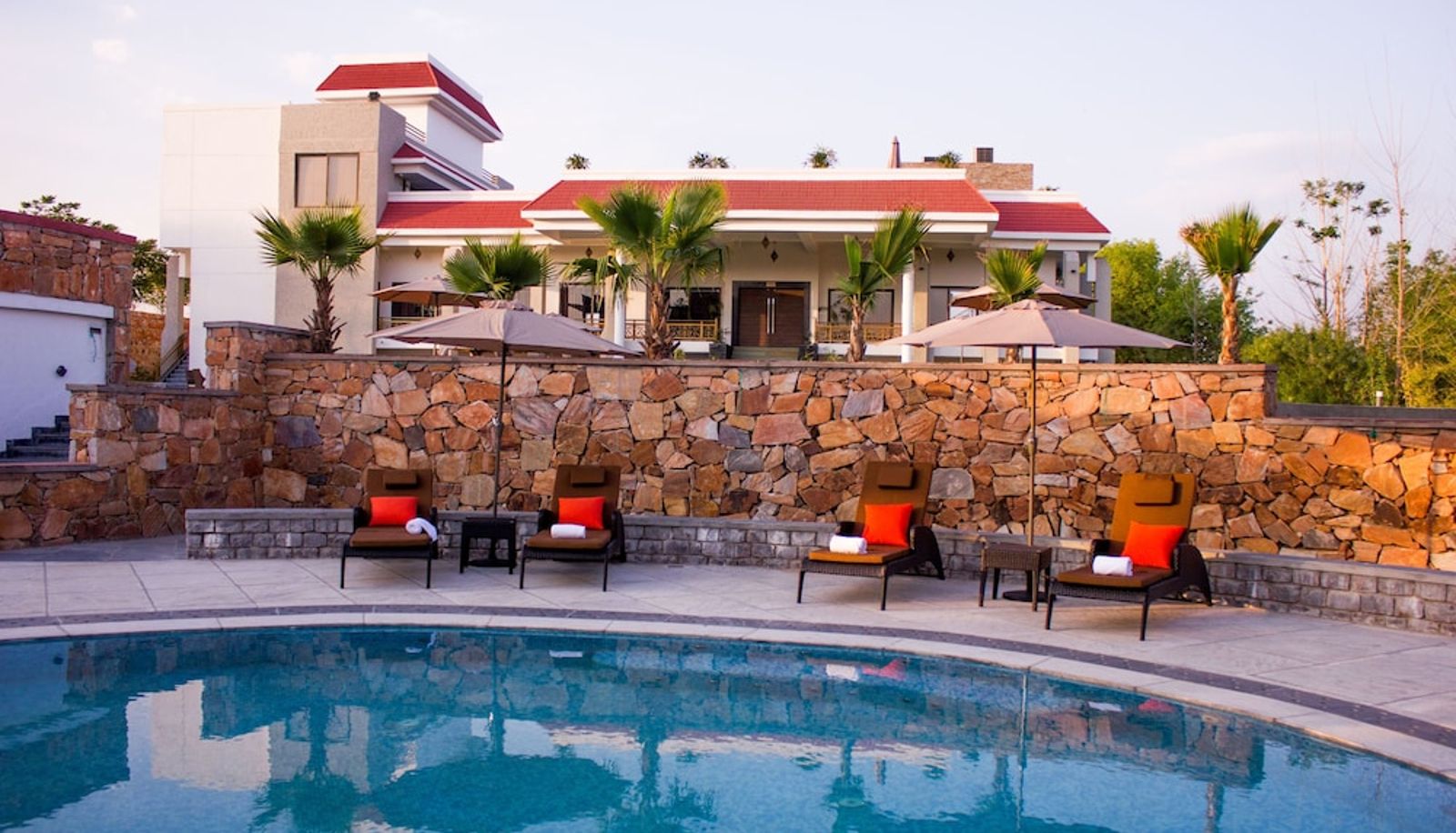 Piscina - Riverarch Greenfields Resorts