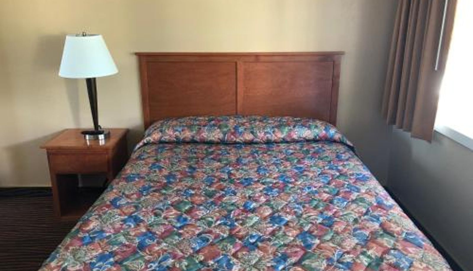 Standard room - Evergreen Lodge