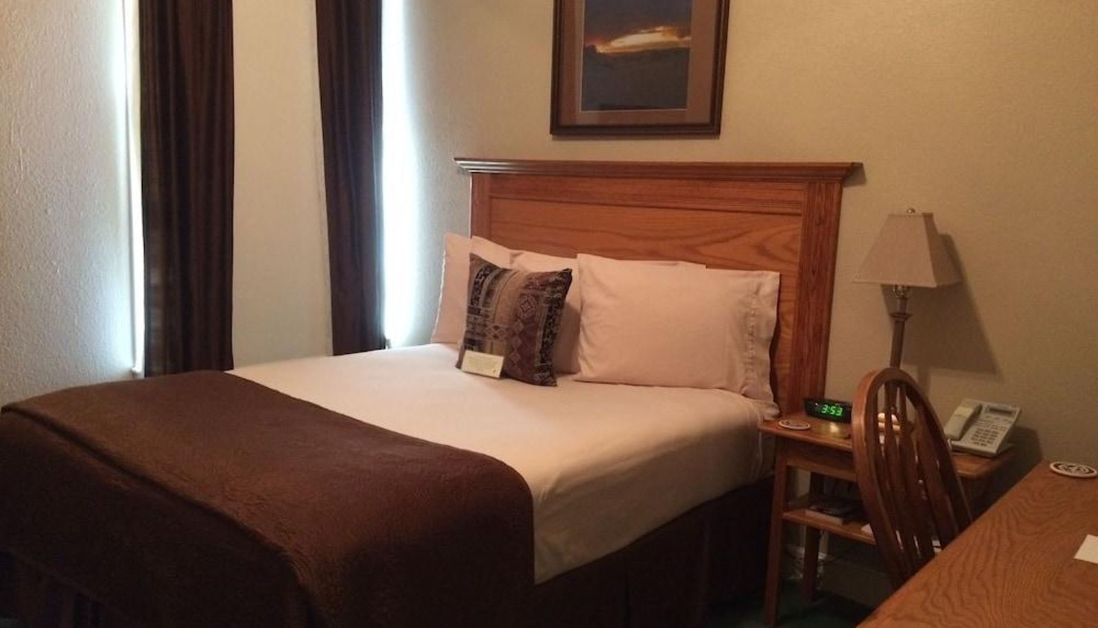 Standard room - Heritage Inn