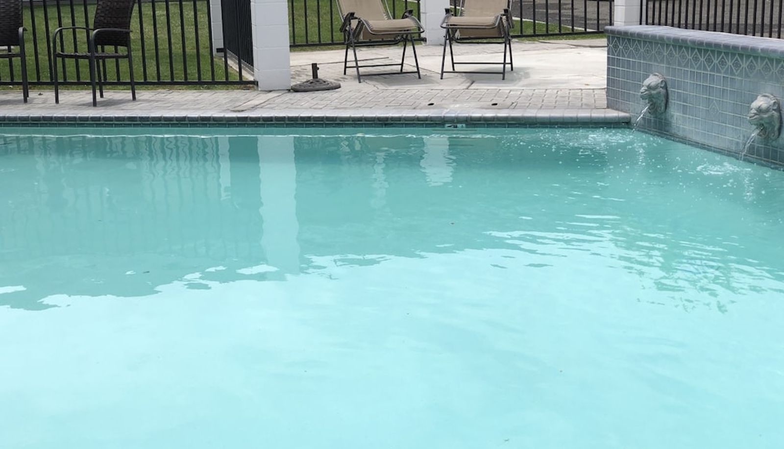 Piscina - Budget Motel