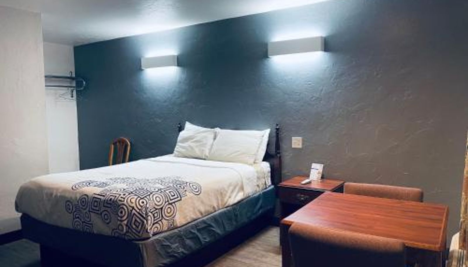 Room - Century 21 Motel