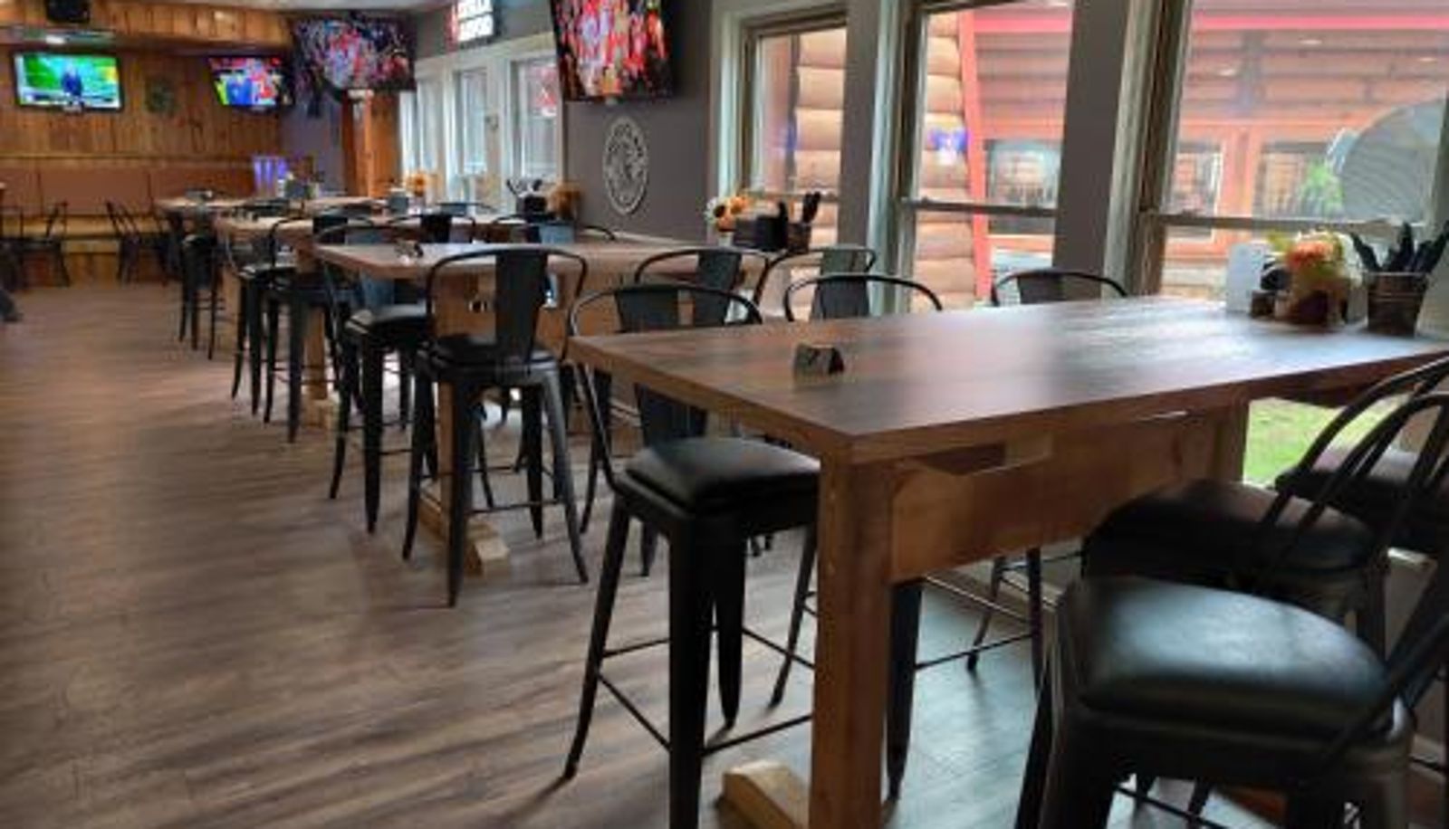 Ontbijtzaal in het restaurant - Smoky Falls Lodge