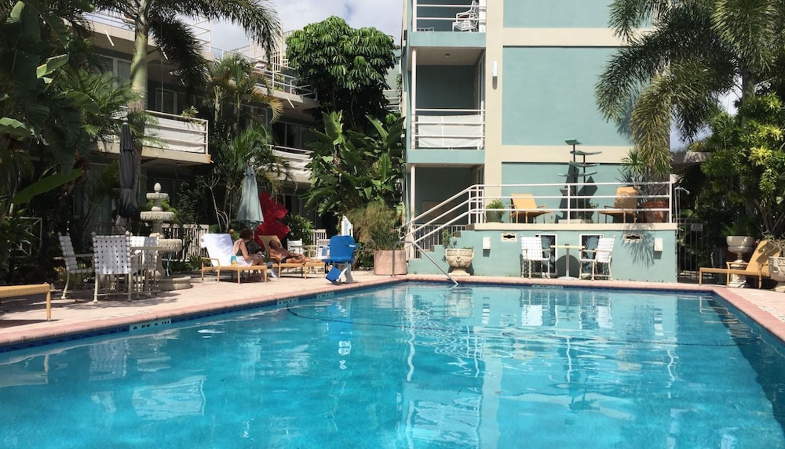 Piscina - Manhattan Tower Apartment Hotel