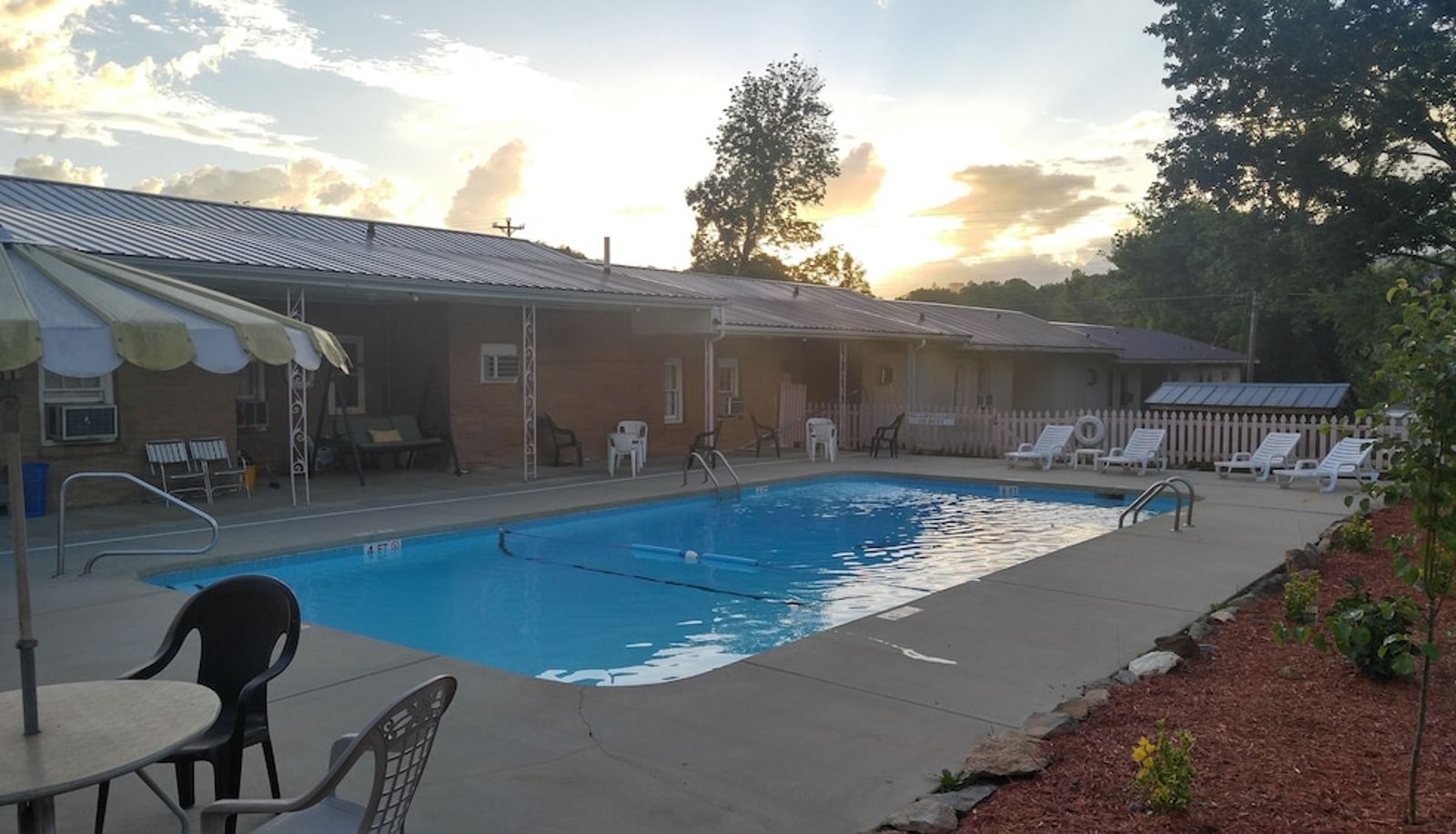 Pool - RoseWood Inn