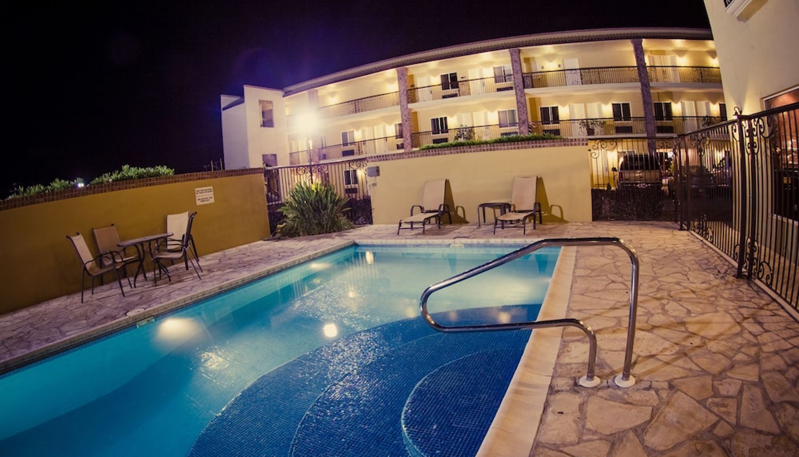 Piscina - Barrokas Hotel & Suites