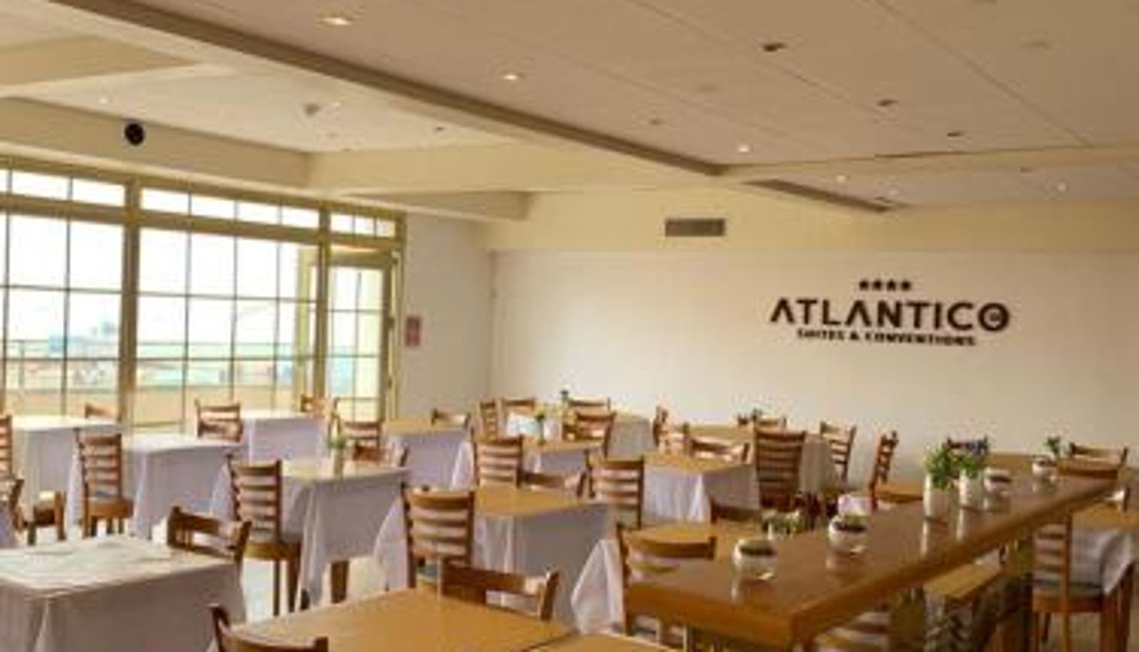 Sala śniadaniowa w restauracji - Hotel Atlántico Suites