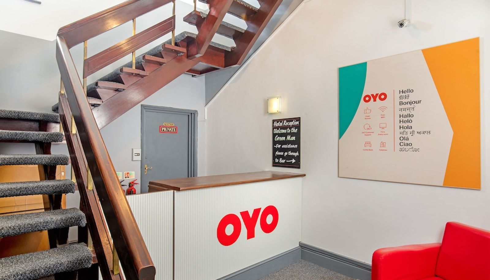 Rezeption - OYO The Green Man Pub and Hotel