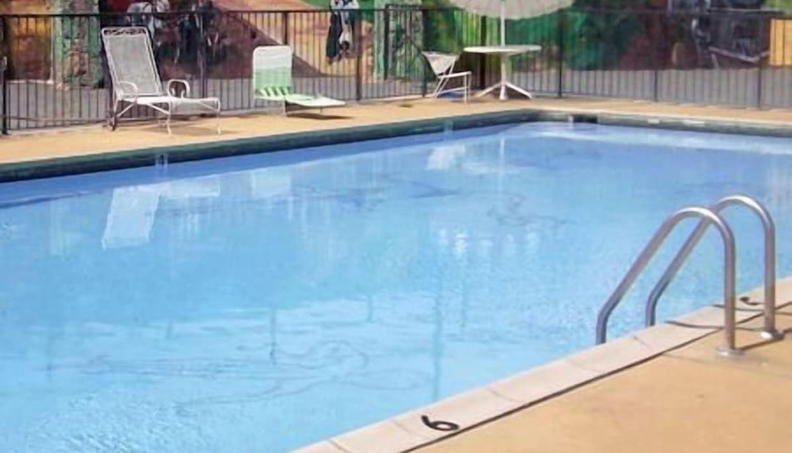 Piscina - Family Budget Inn