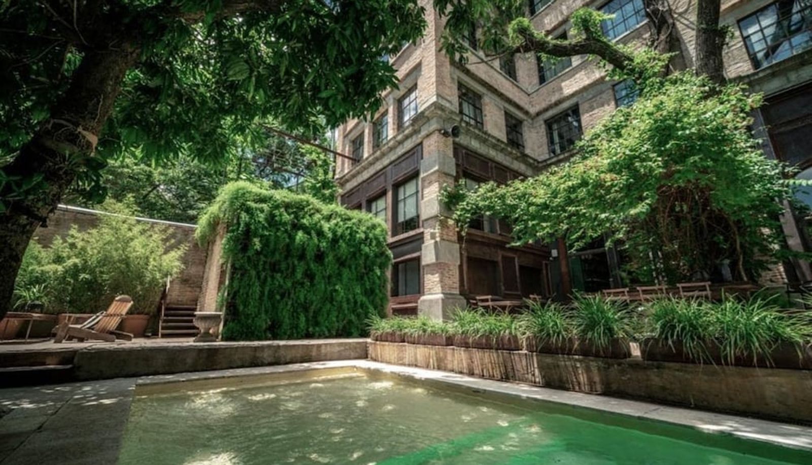Pool - Factoria Hotel