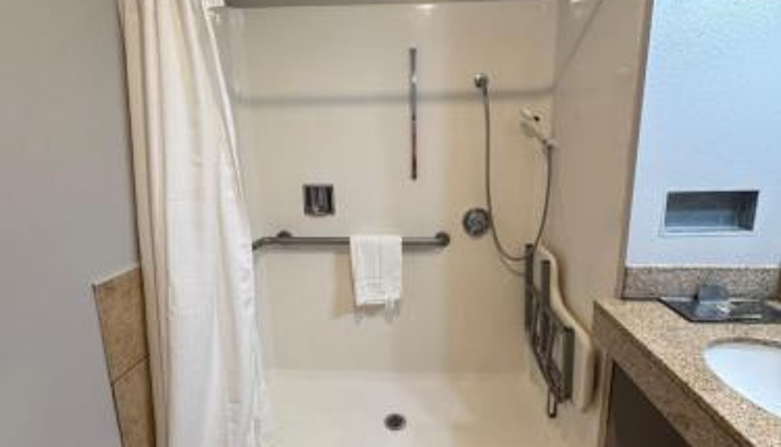 Bathroom - Dune Surfer Inn