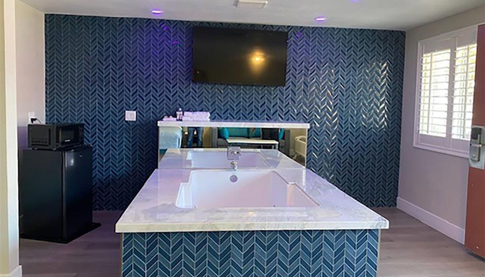 Room - Super 8 by Wyndham Oceanside Downtown