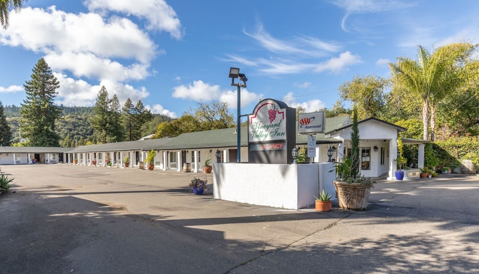 Info - Vineyard Valley Inn