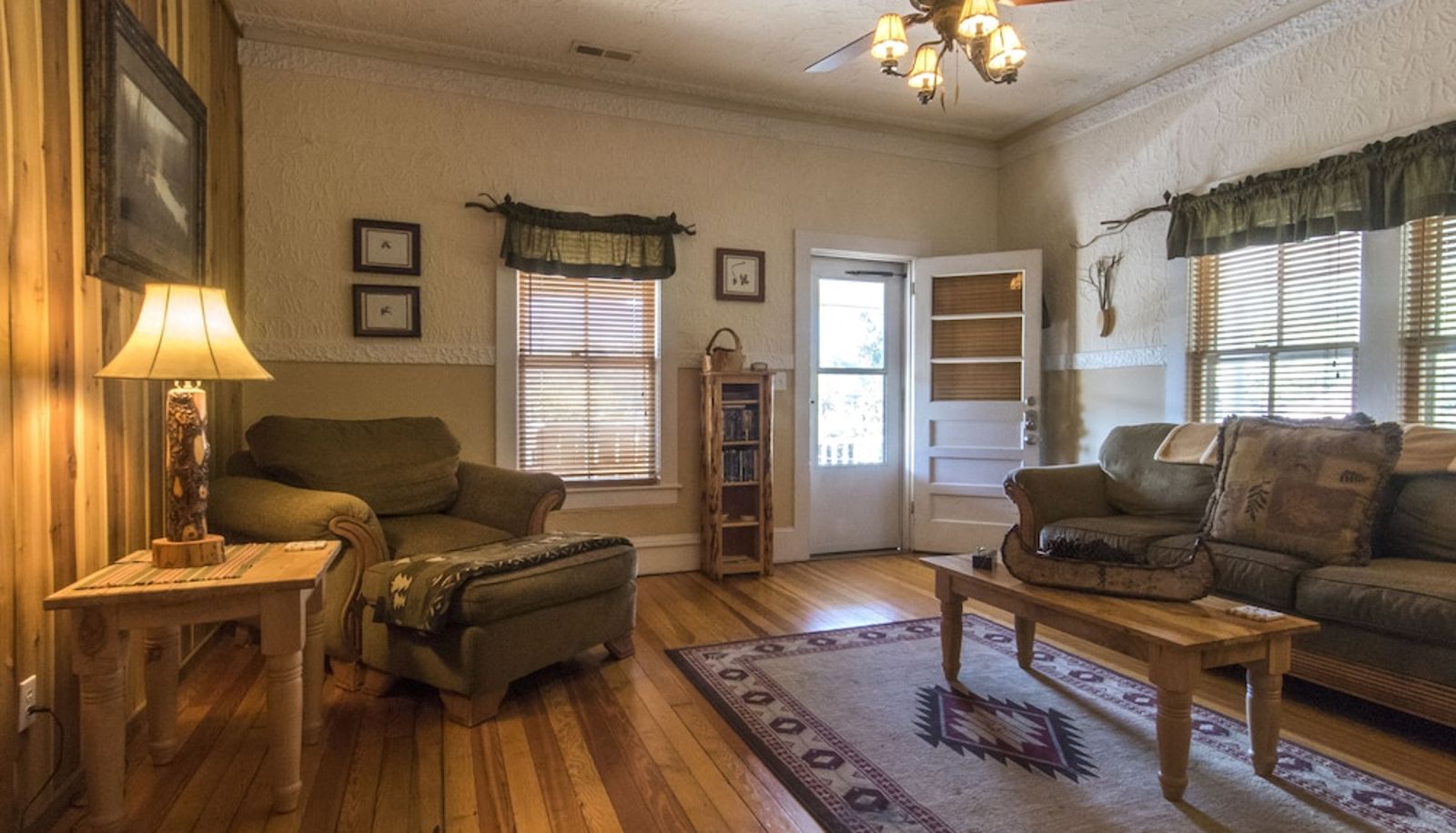 Suite - Calhoun House Inn & Suites