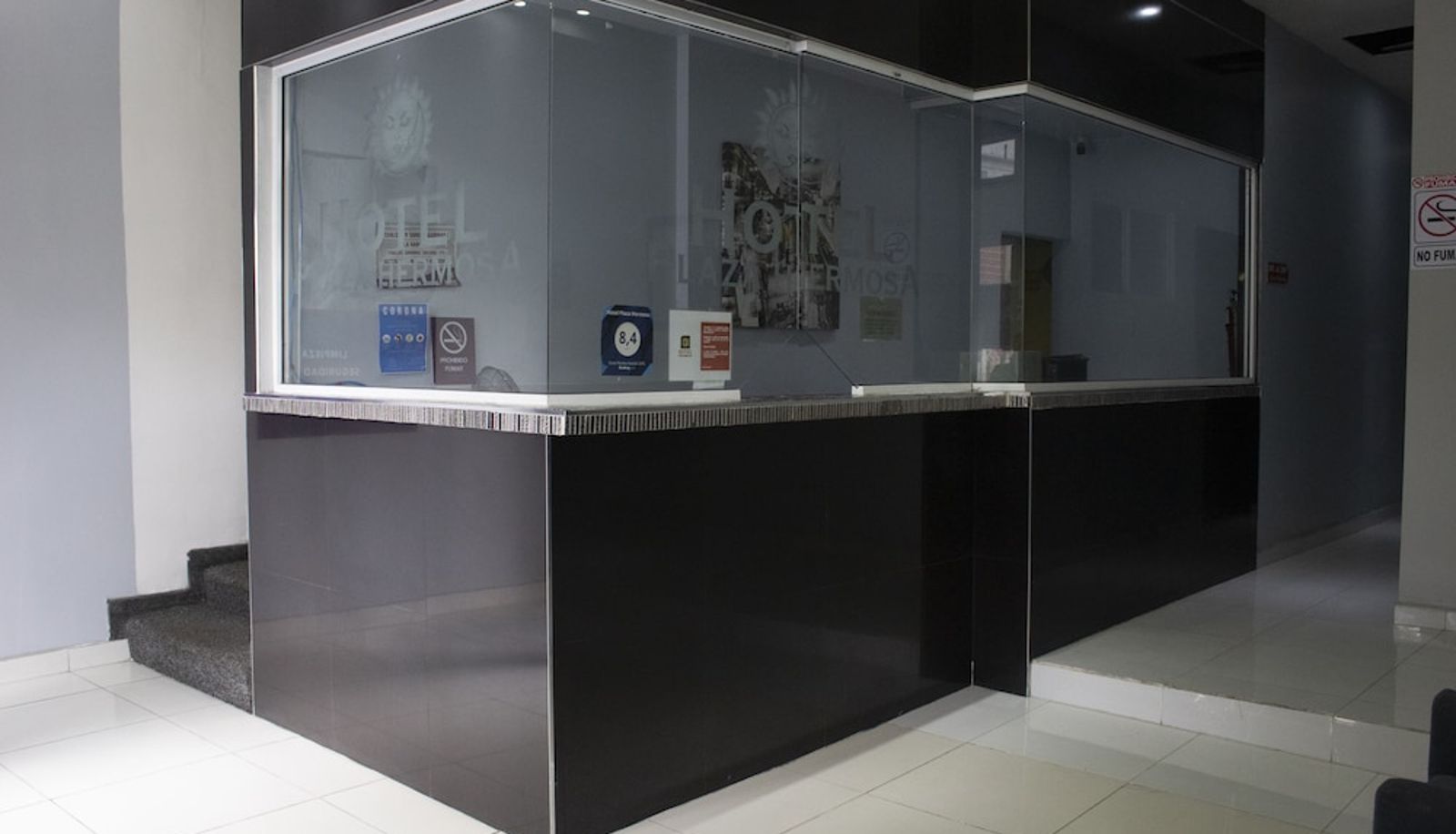 Recepción - Hotel Plaza Hermosa