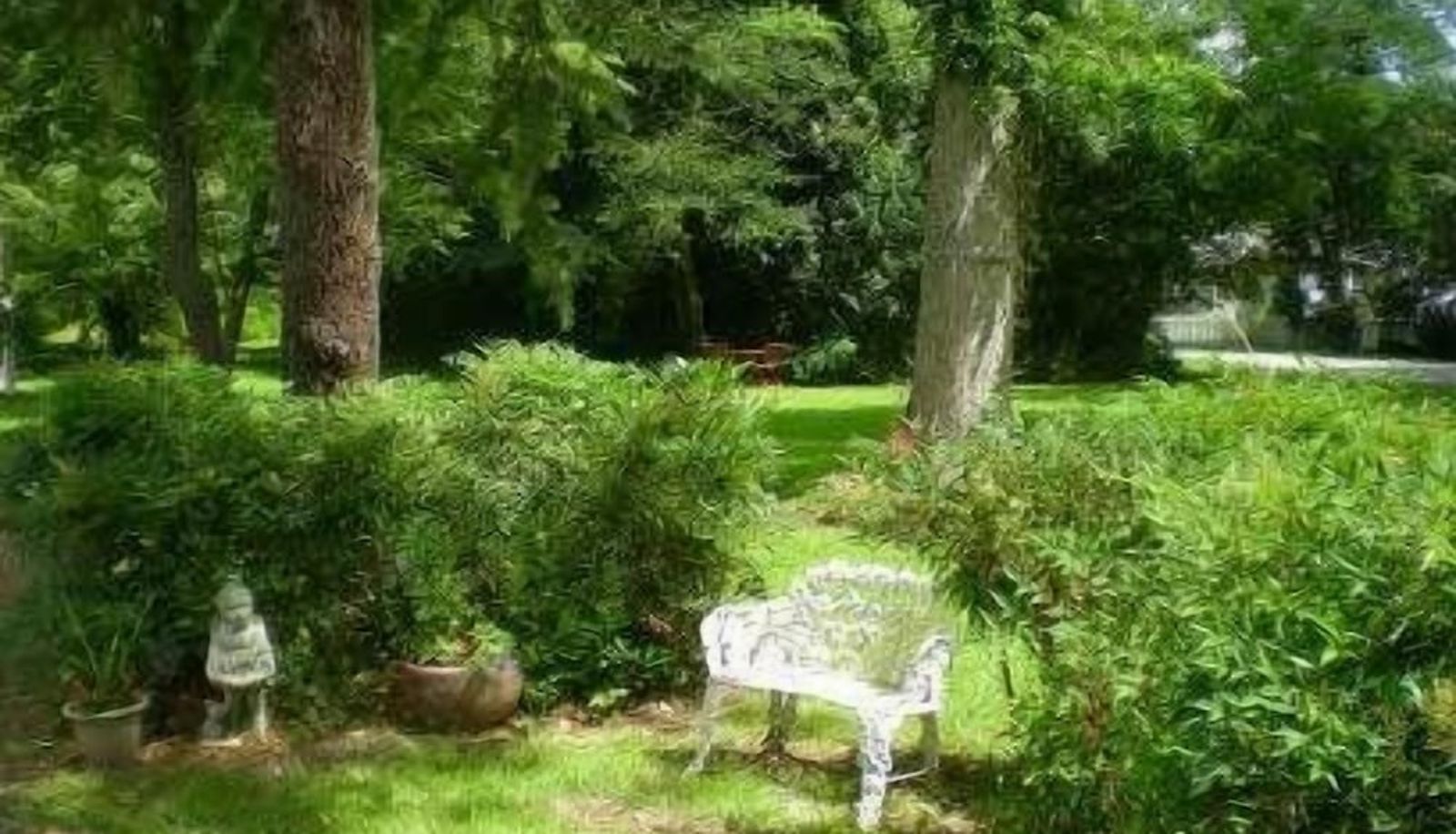 Garden - Oak Manor Inn