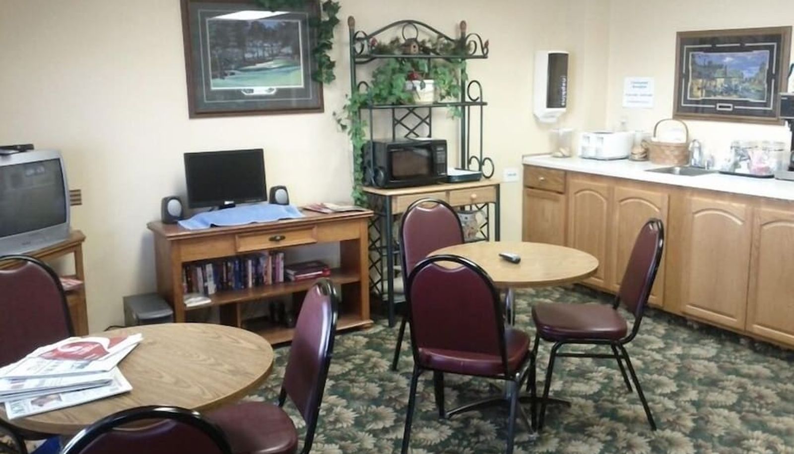 Lobby - Oakwood Inn and RV Park
