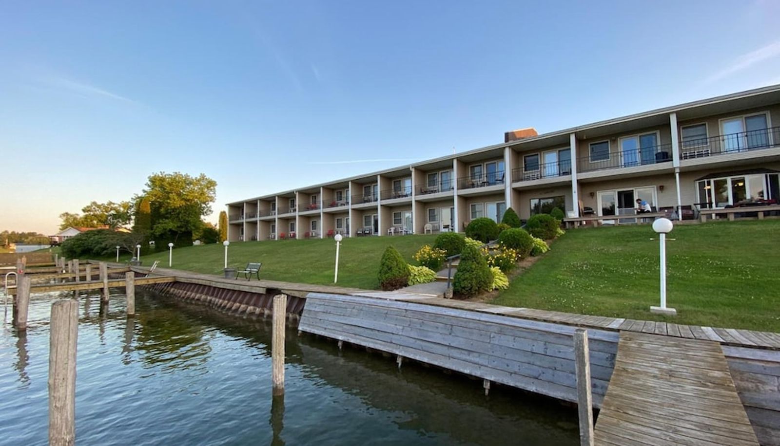 Pool - Fleetwood Inn & Suites