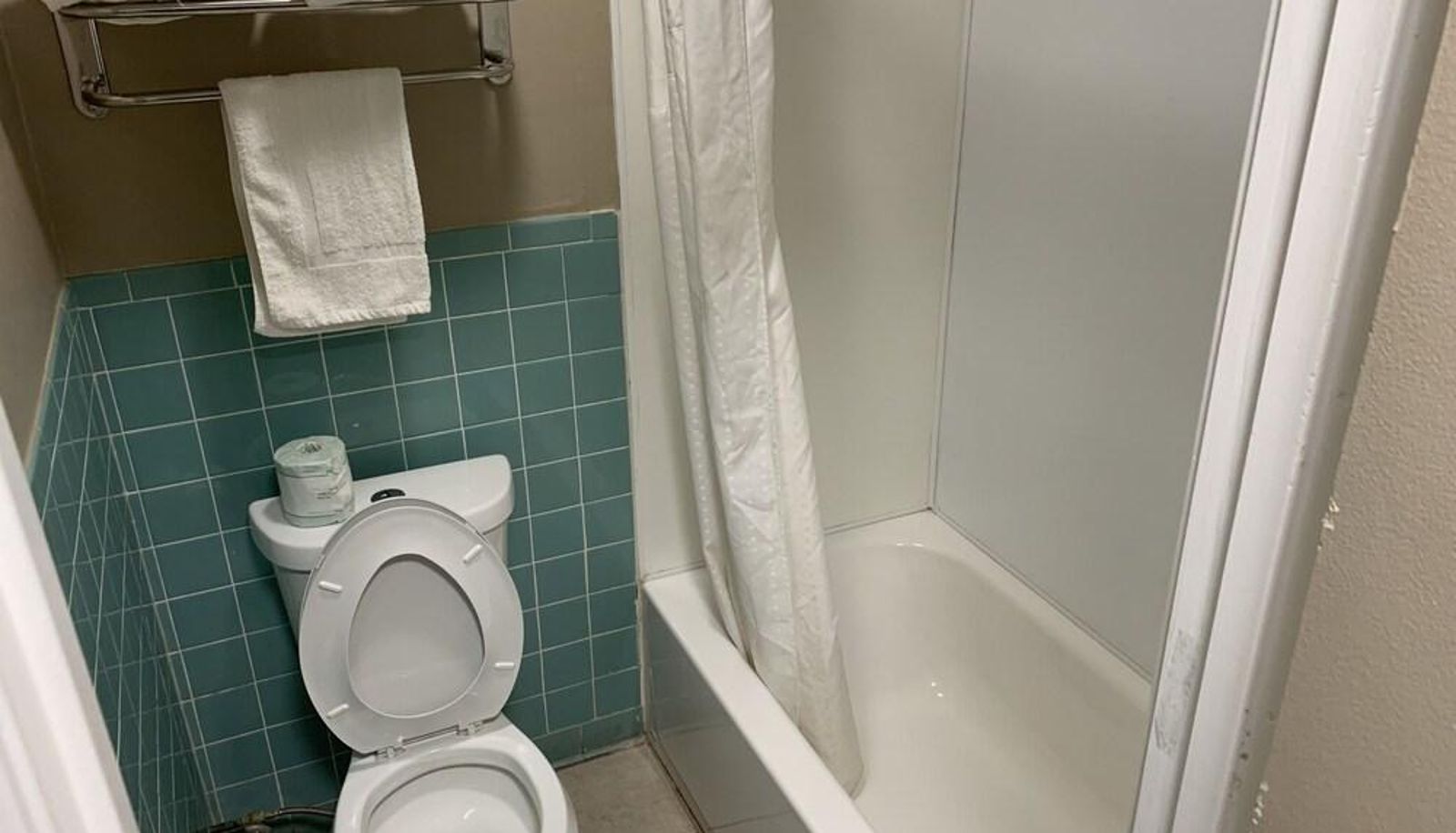 Standard room - Aristocrat Motor Inn
