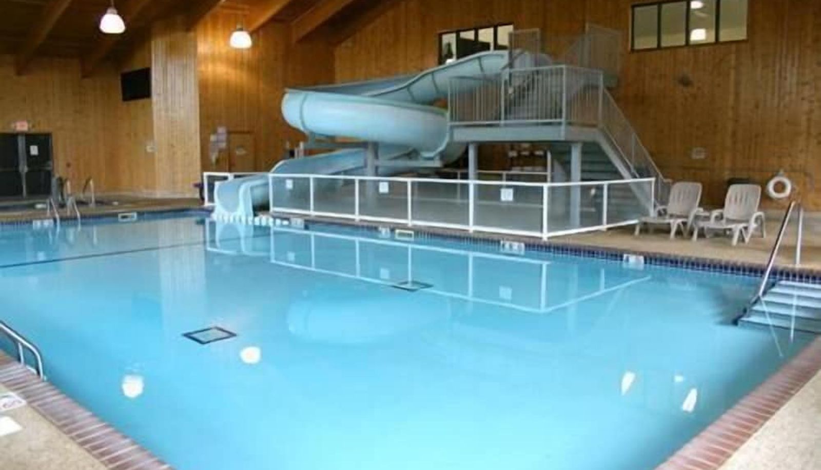 Pool - Pelican Lake Motel