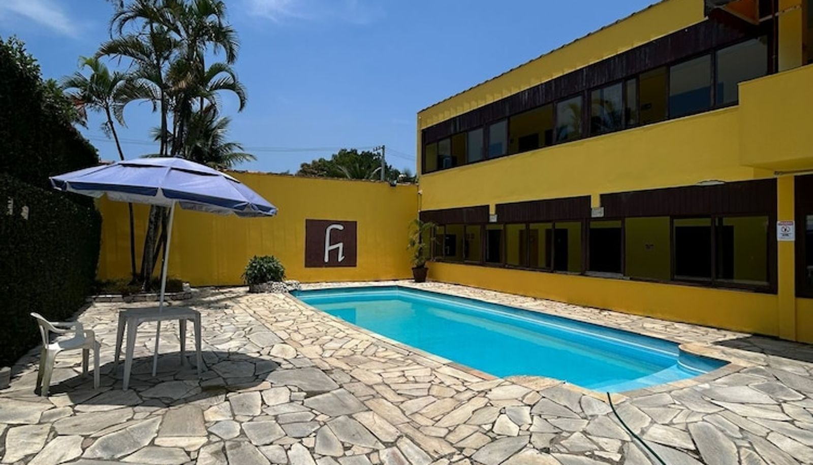 Piscina - Pousada e Restaurante H Guarujá