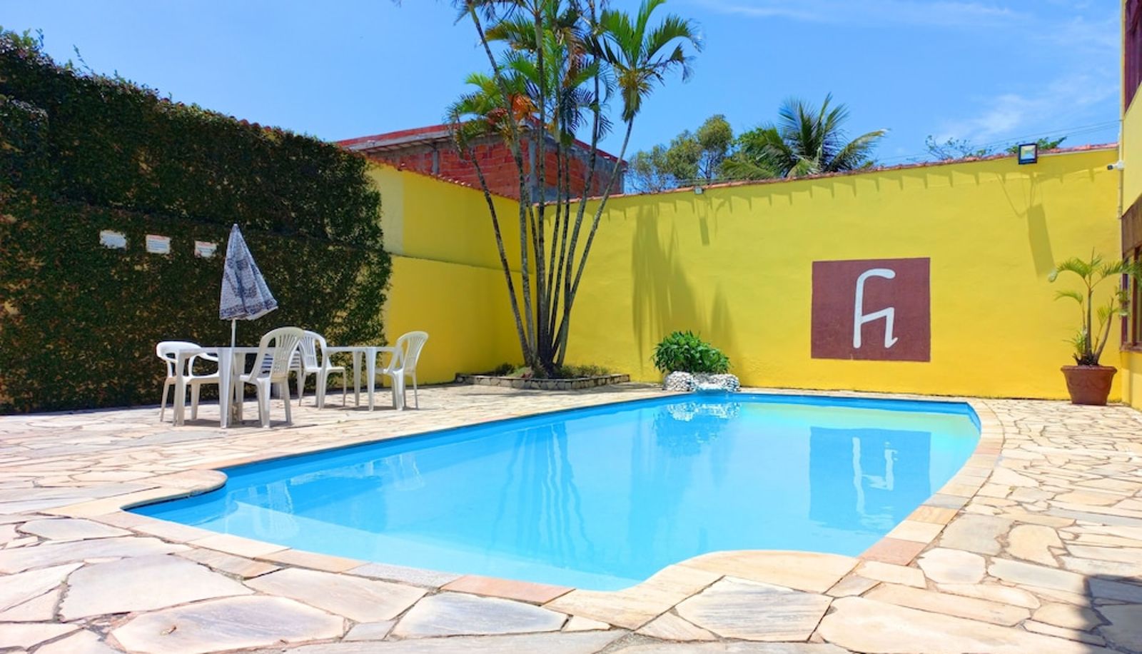 Piscina - Pousada e Restaurante H Guarujá