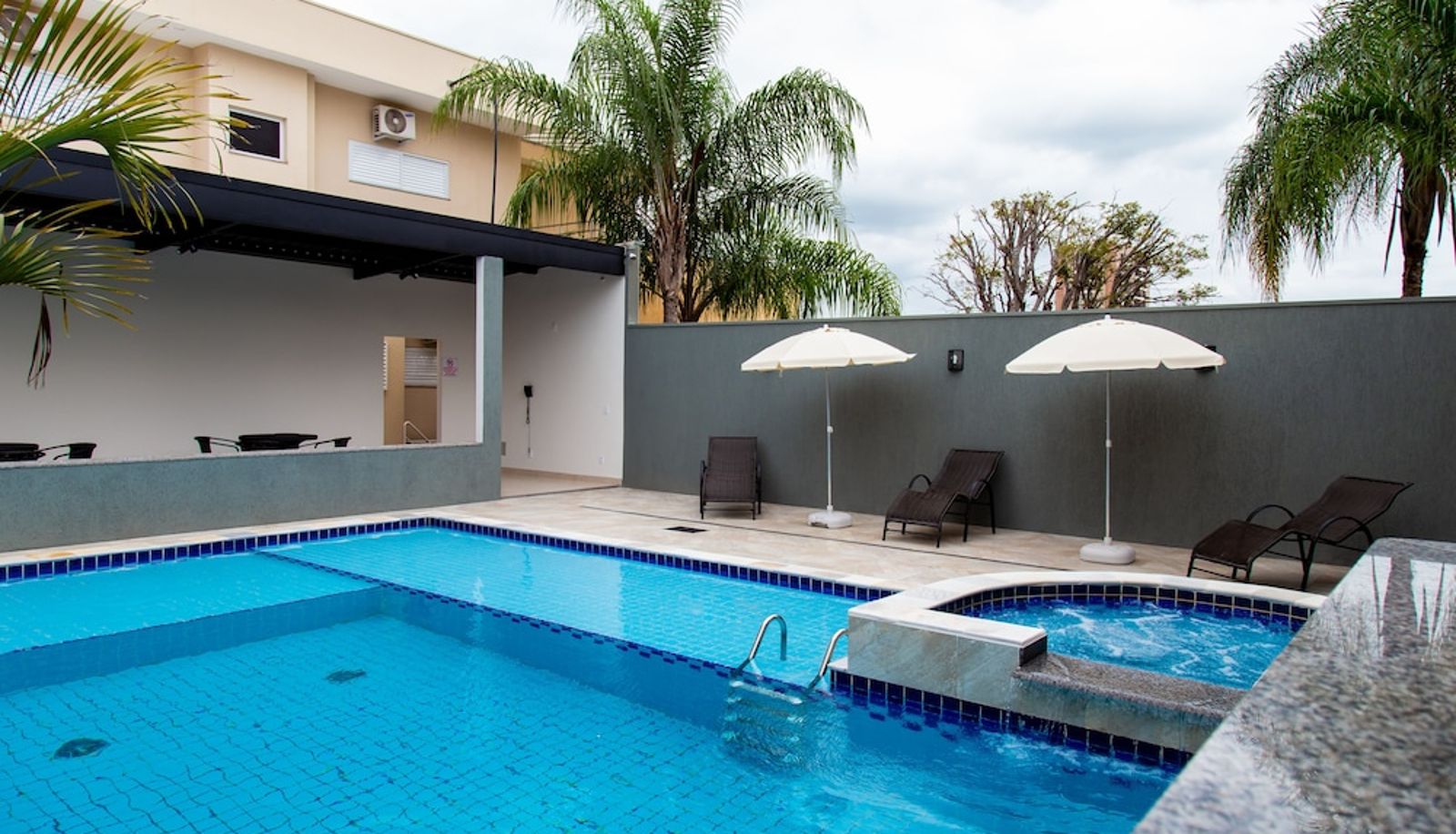 Pool - Revitalle Hotel