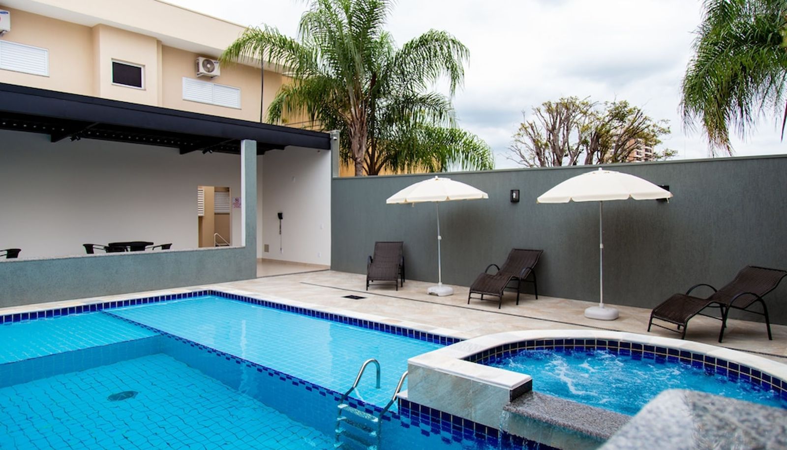 Pool - Revitalle Hotel