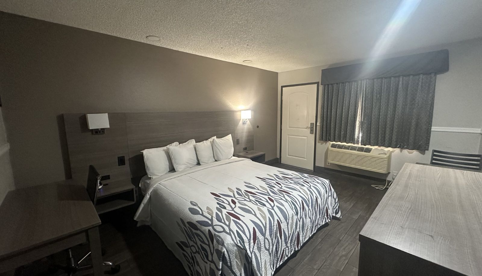 Zimmer - SimpleStay Suites - San Bernardino