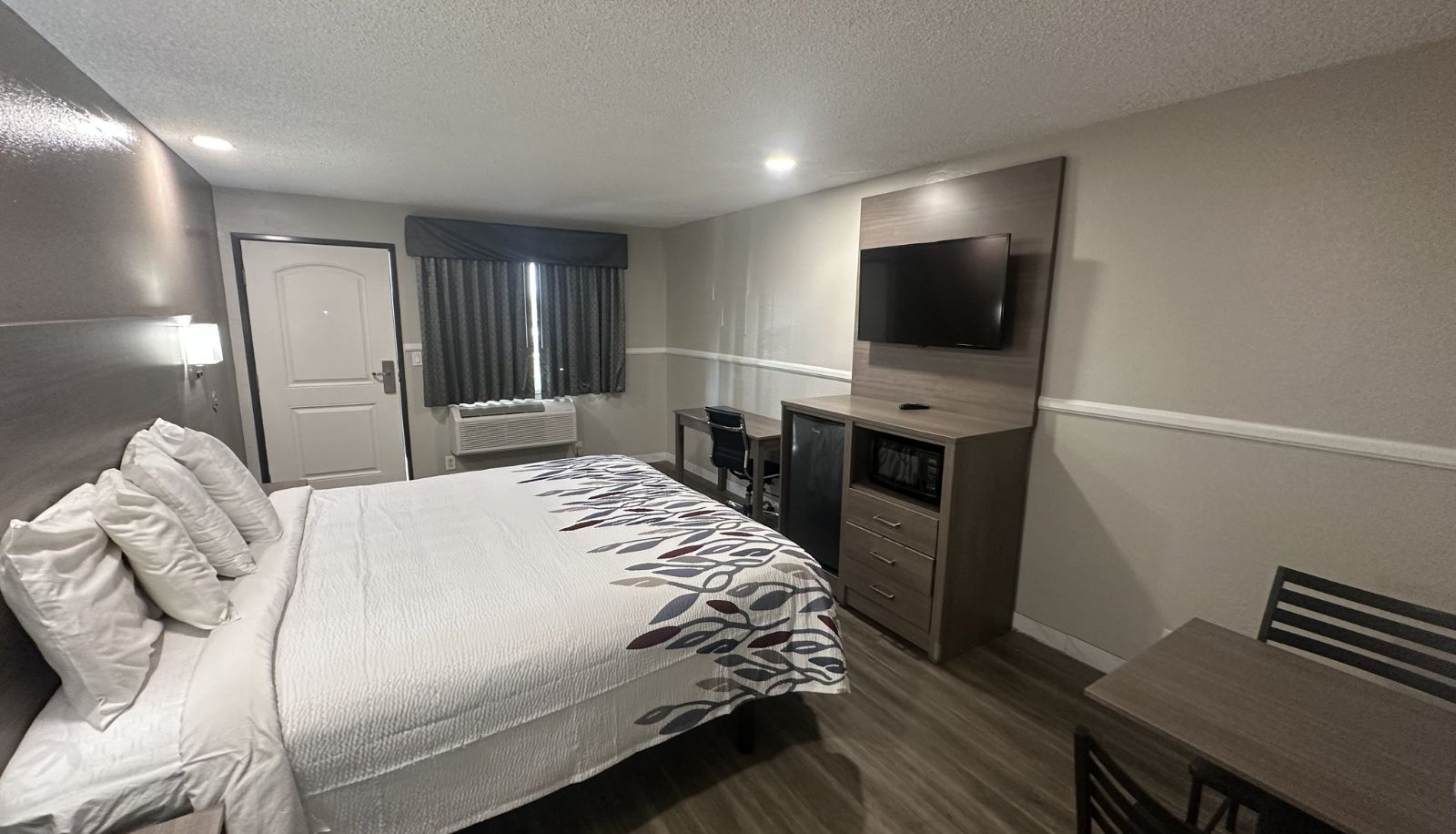 Room - SimpleStay Suites - San Bernardino