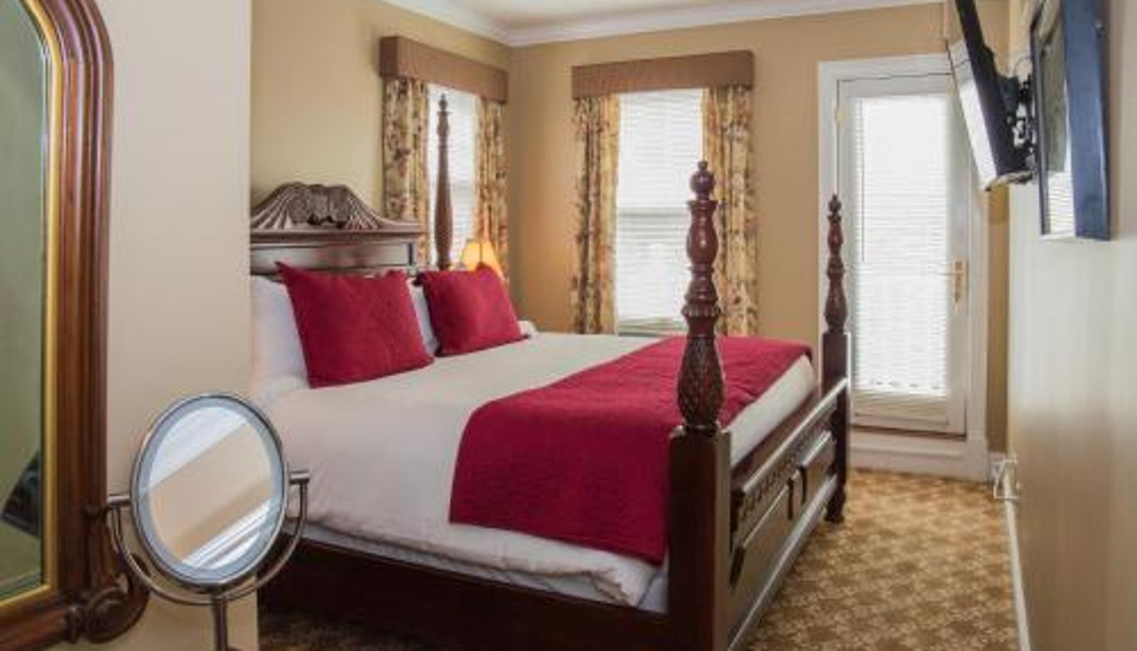 Room - Almondy Inn Bed & Breakfast