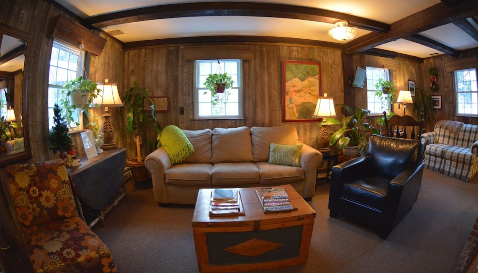 Hall - Hyde Away Inn