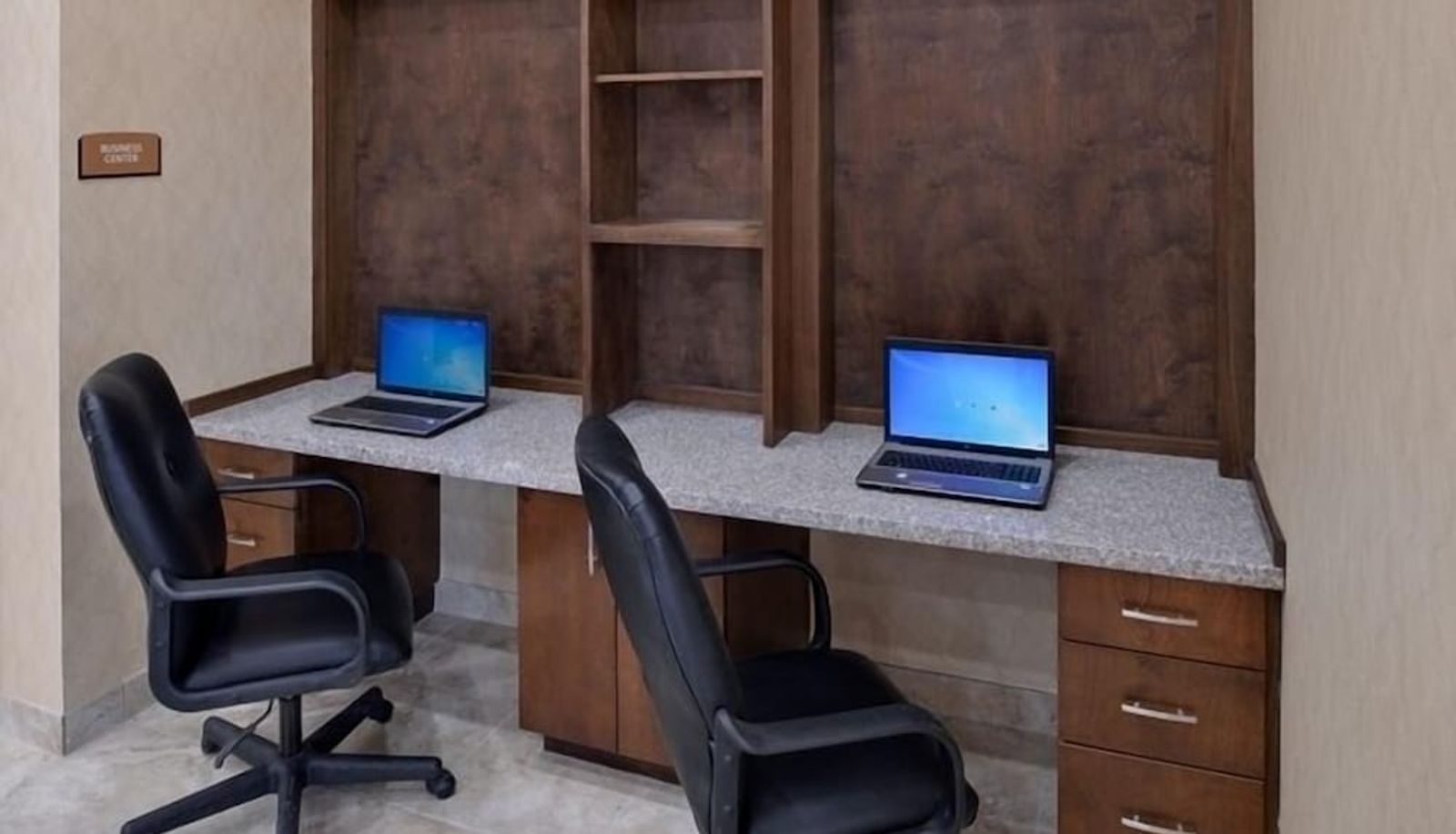 Recepción - La Bonita Inn & Suites