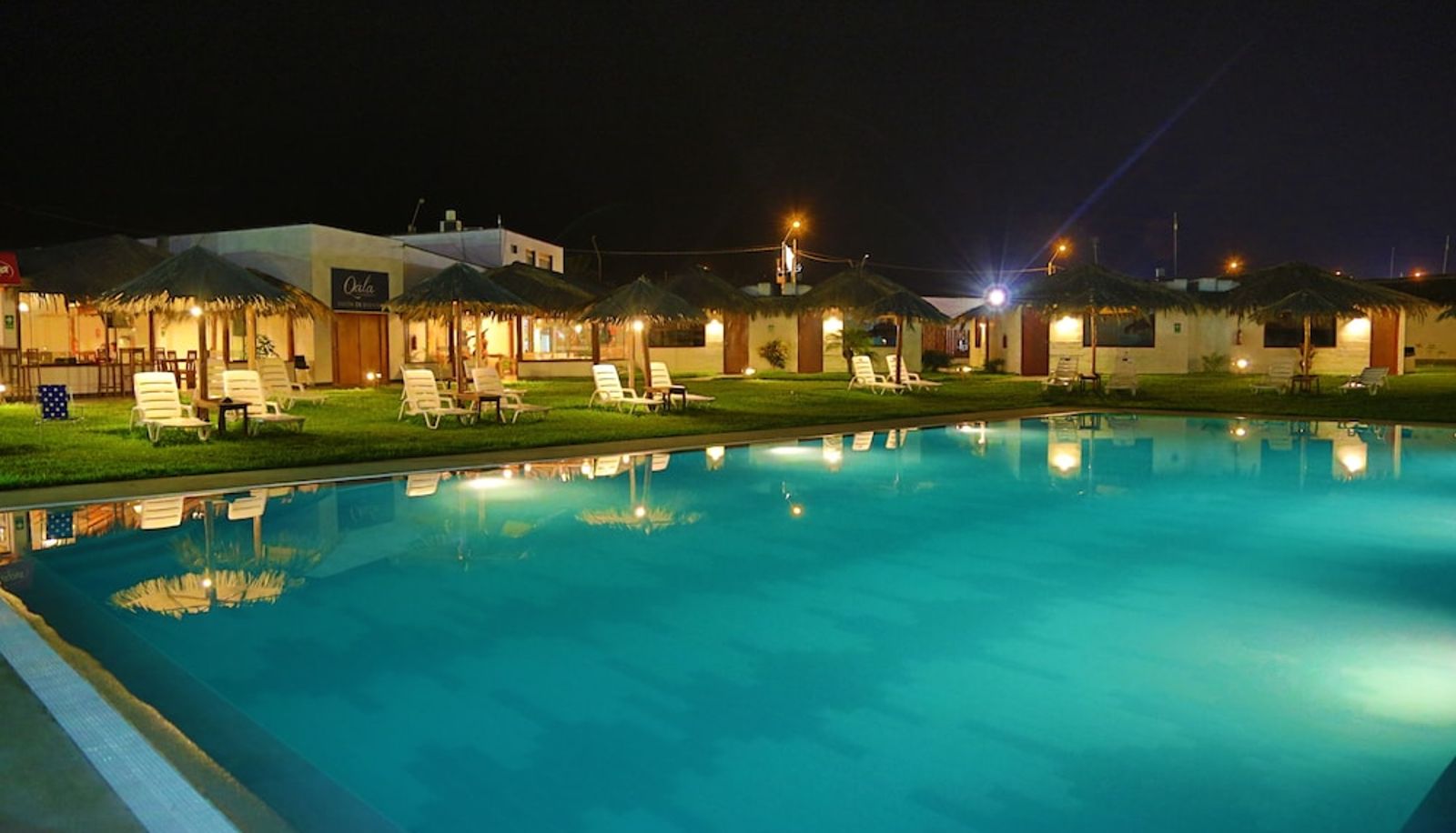 Piscina - QALA Hotel & Resorts