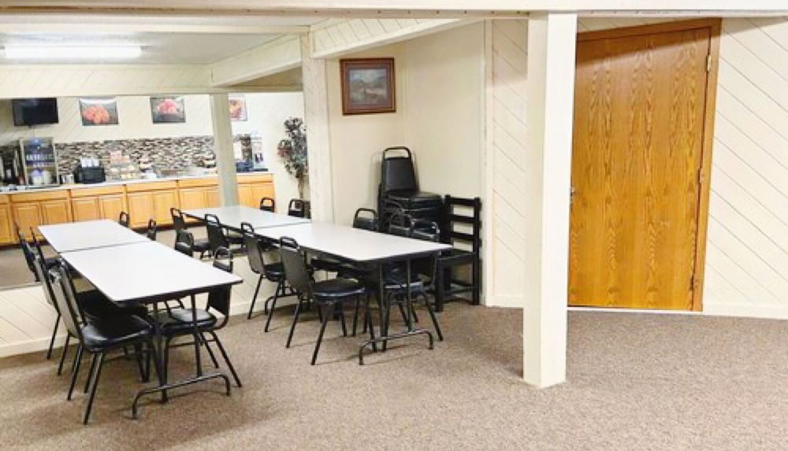 Breakfast room - Burke Inn Motel & Suites