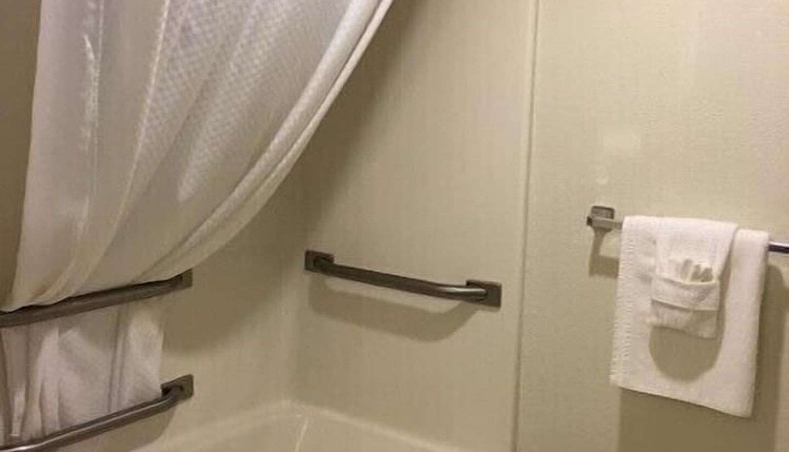 Badezimmer - Clarion Hometown Inn