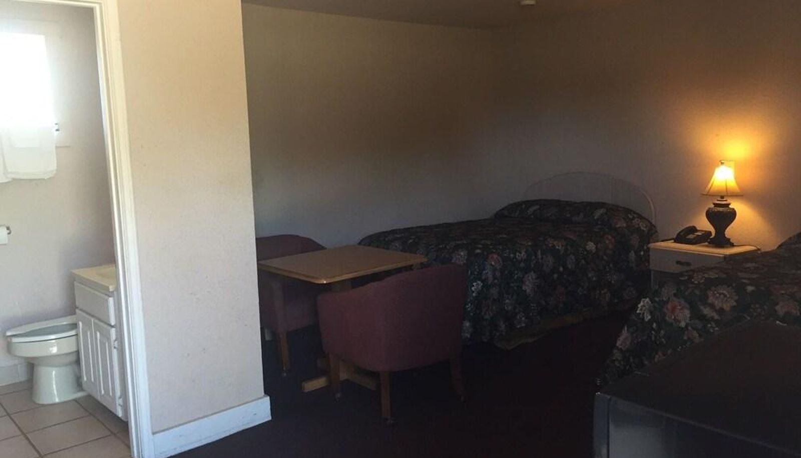 Standard room - Relax Inn Pleasanton