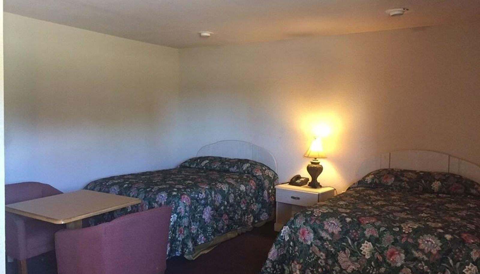 Standard room - Relax Inn Pleasanton