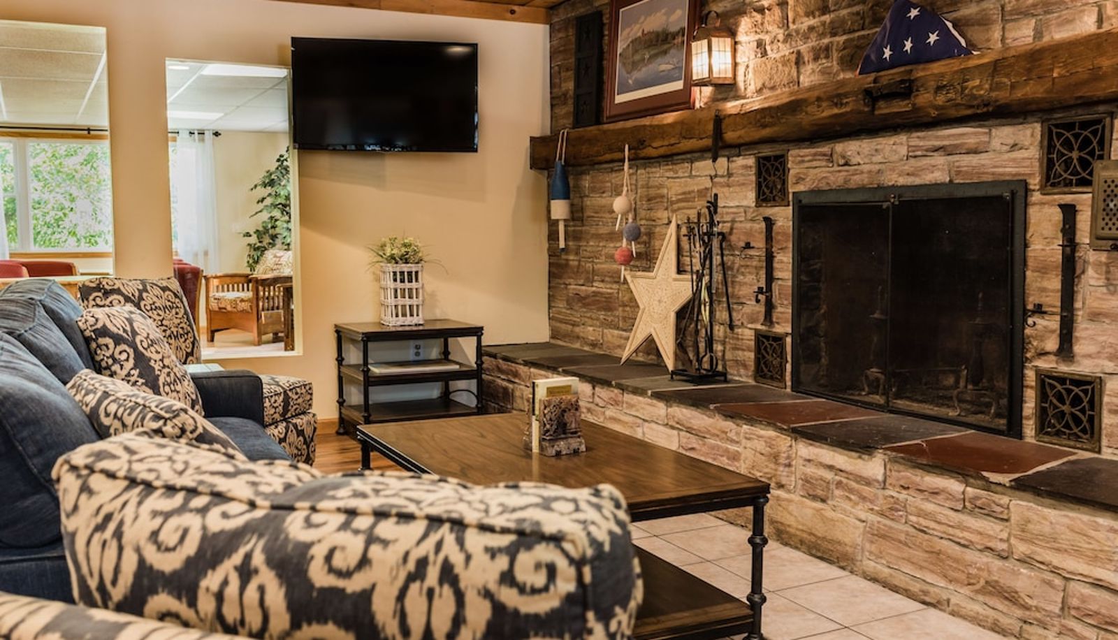 Hall - Capt.'s Inn & Suites