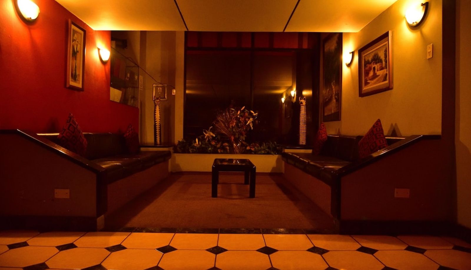 Salón - Hotel Holiday Suites
