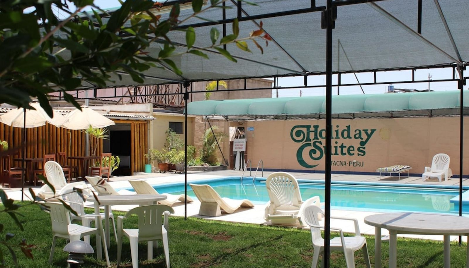 Piscina - Hotel Holiday Suites