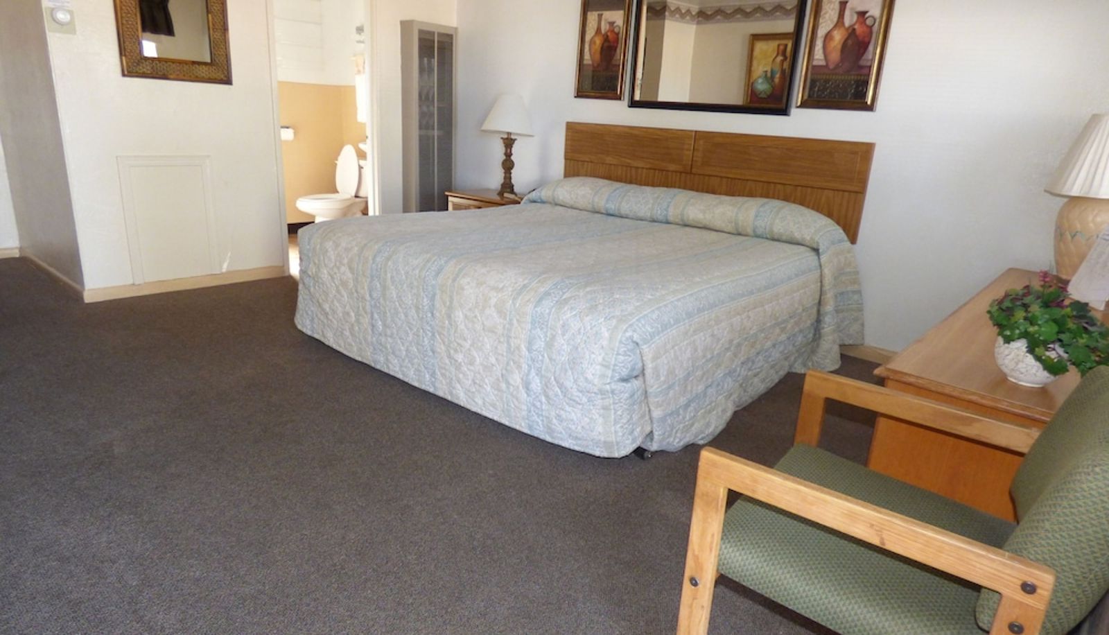 Info - Rainbow Inn & Cottages
