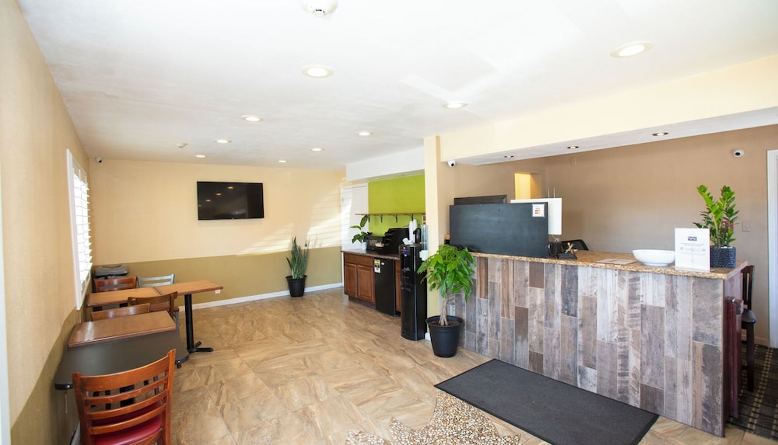 Hall - Budget Inn