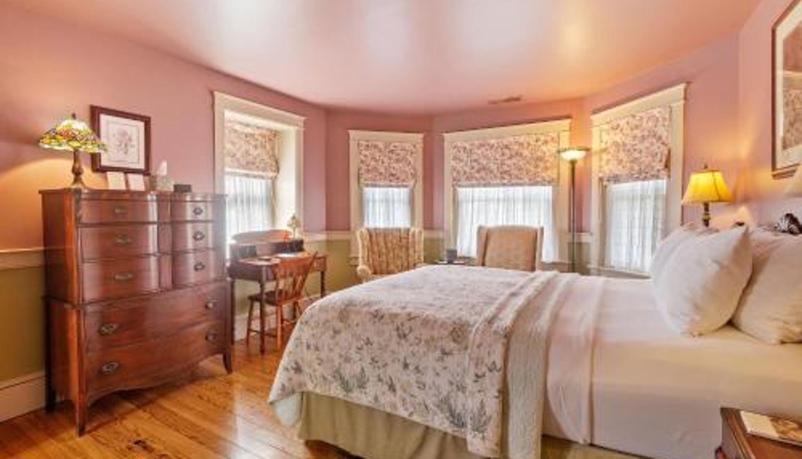 Camera - After Eight Bed and Breakfast