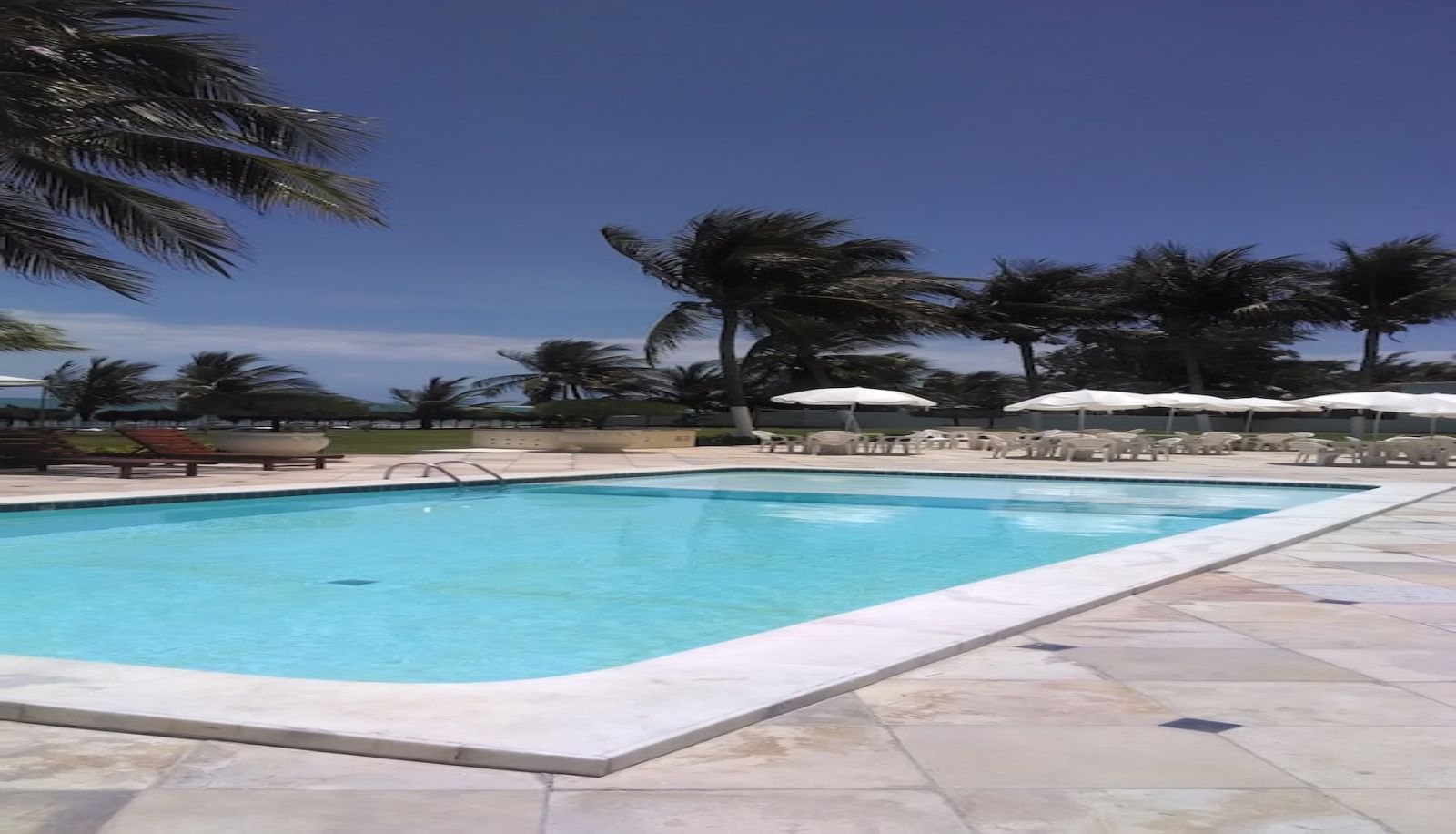 Piscina - Apart Hotel Marinas Tamandaré