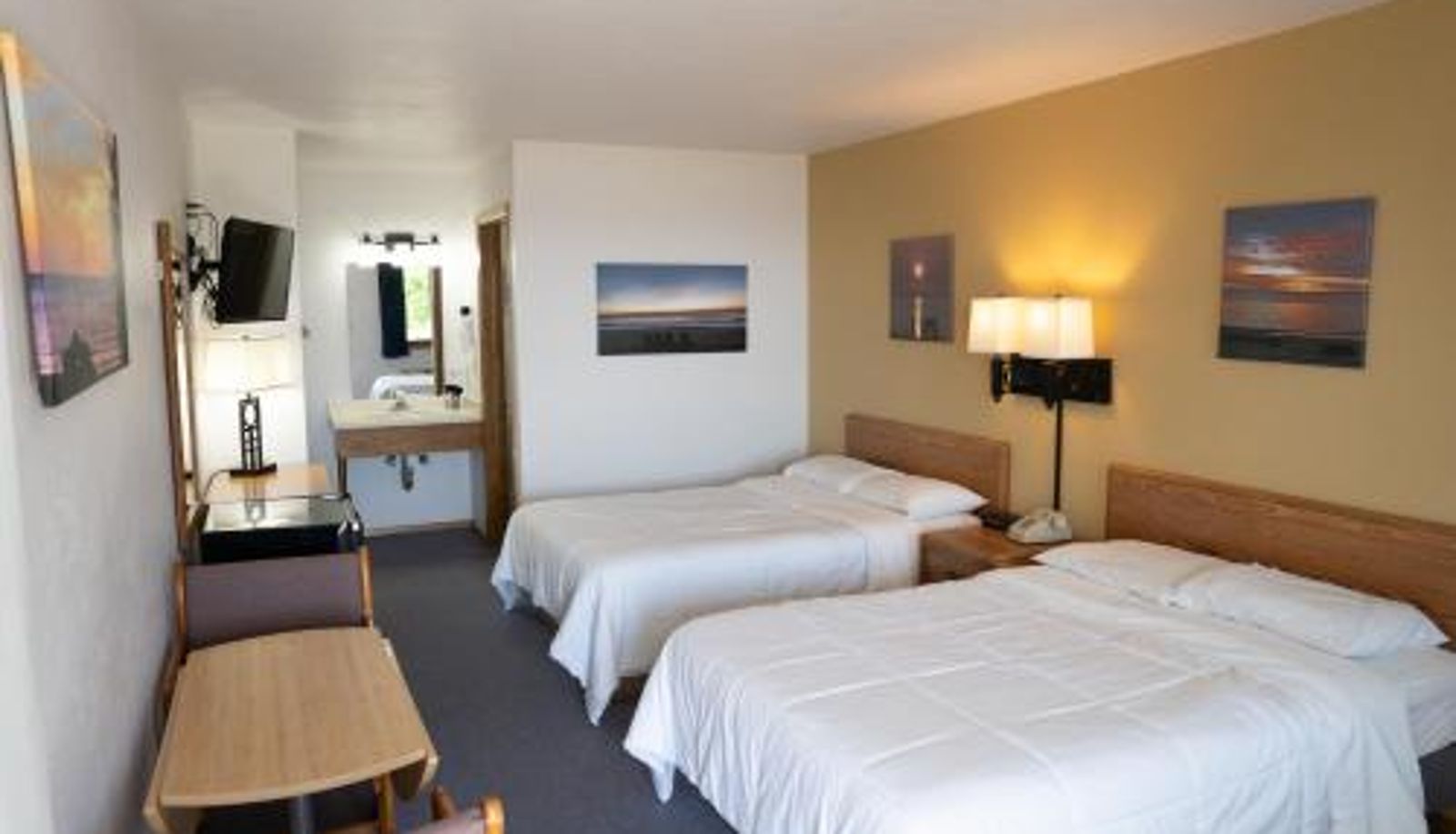 Zimmer - Square Rigger Lodge